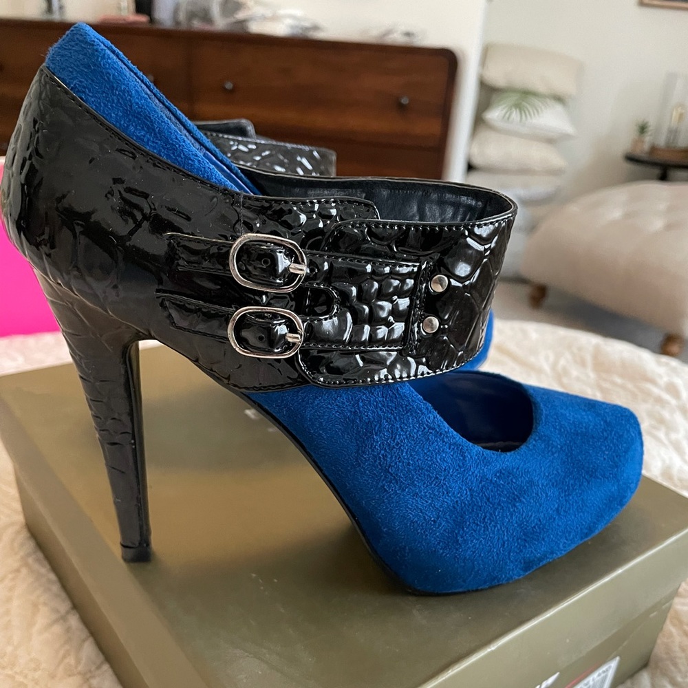 Black and blue heels size 9